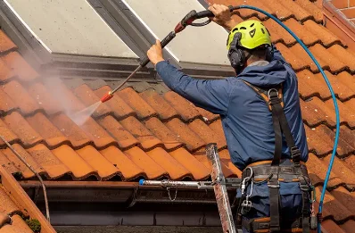 Démoussage et hydrofuge de toiture à Mortiers